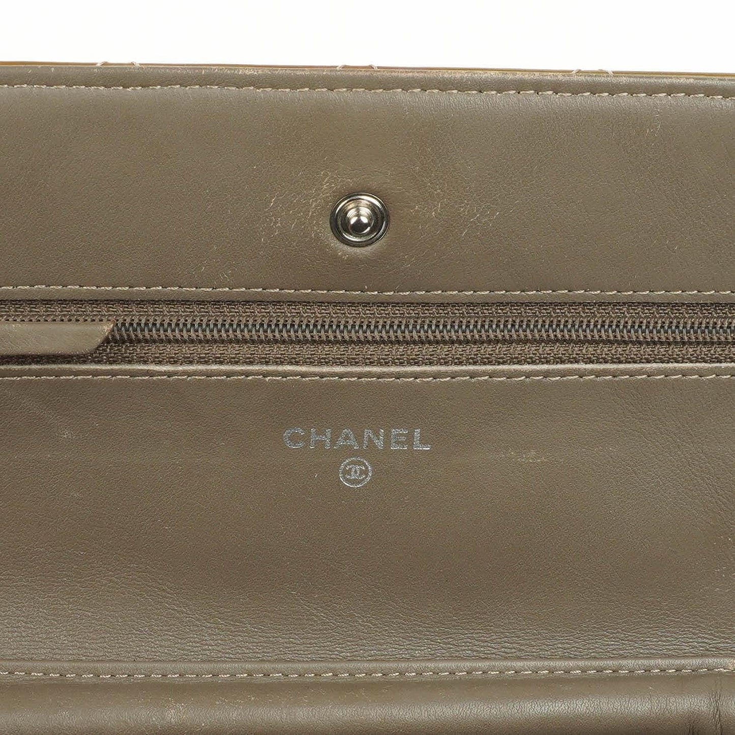 Chanel Wallet on Chain WOC aus gestepptem Lackleder