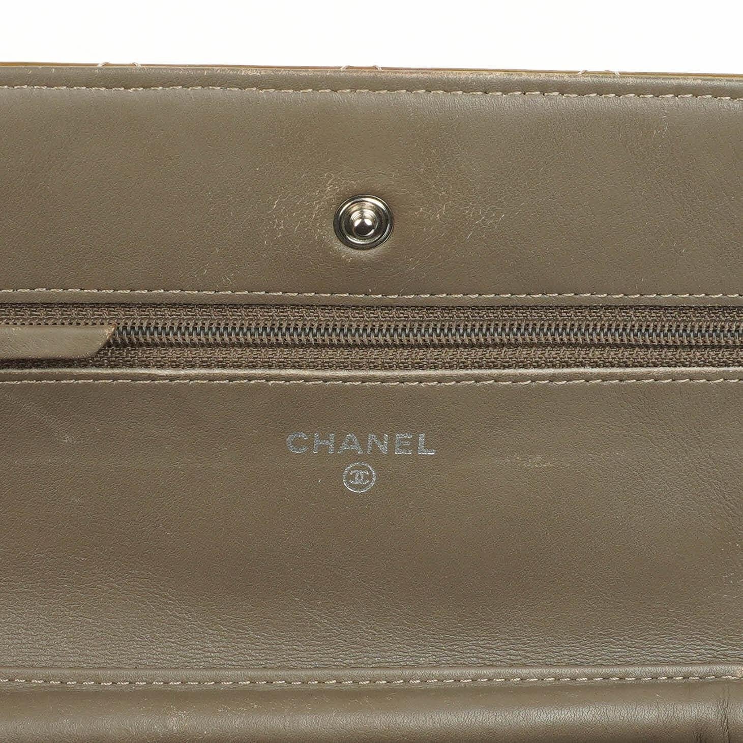 Chanel Wallet on Chain WOC aus gestepptem Lackleder