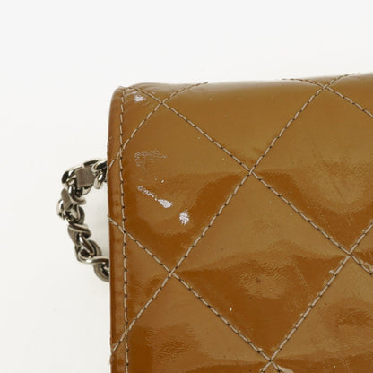 Chanel Wallet on Chain WOC aus gestepptem Lackleder