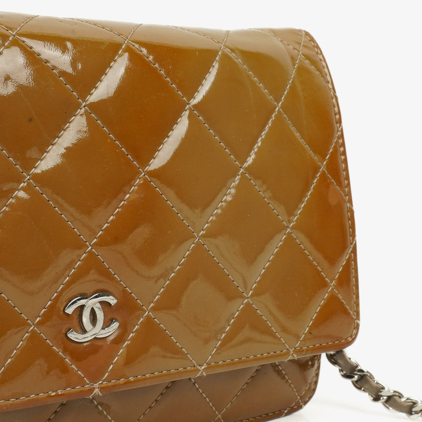 Chanel Wallet on Chain WOC aus gestepptem Lackleder