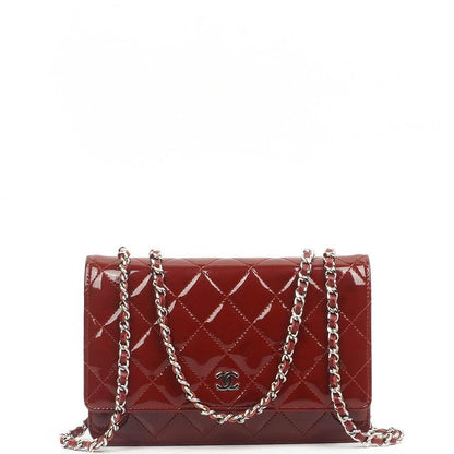 Chanel Lack Gepolsterte Geldbörse mit Kette WOC Rot