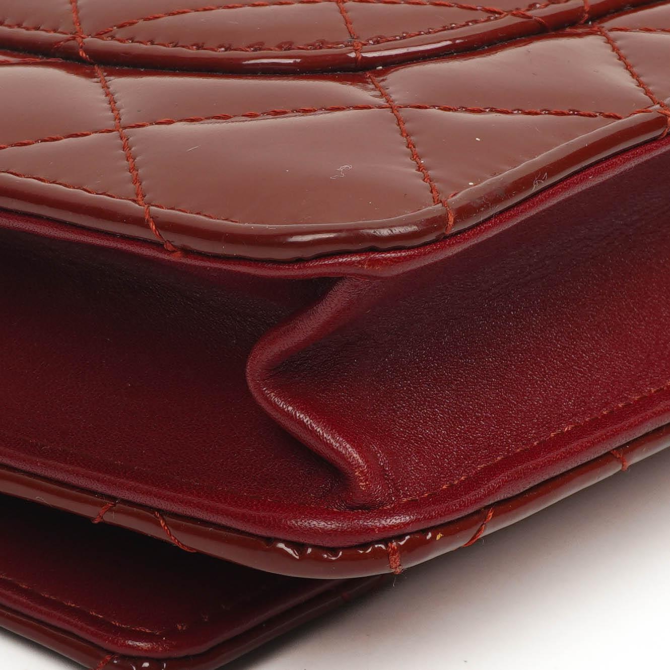 Chanel Lack Gepolsterte Geldbörse mit Kette WOC Rot