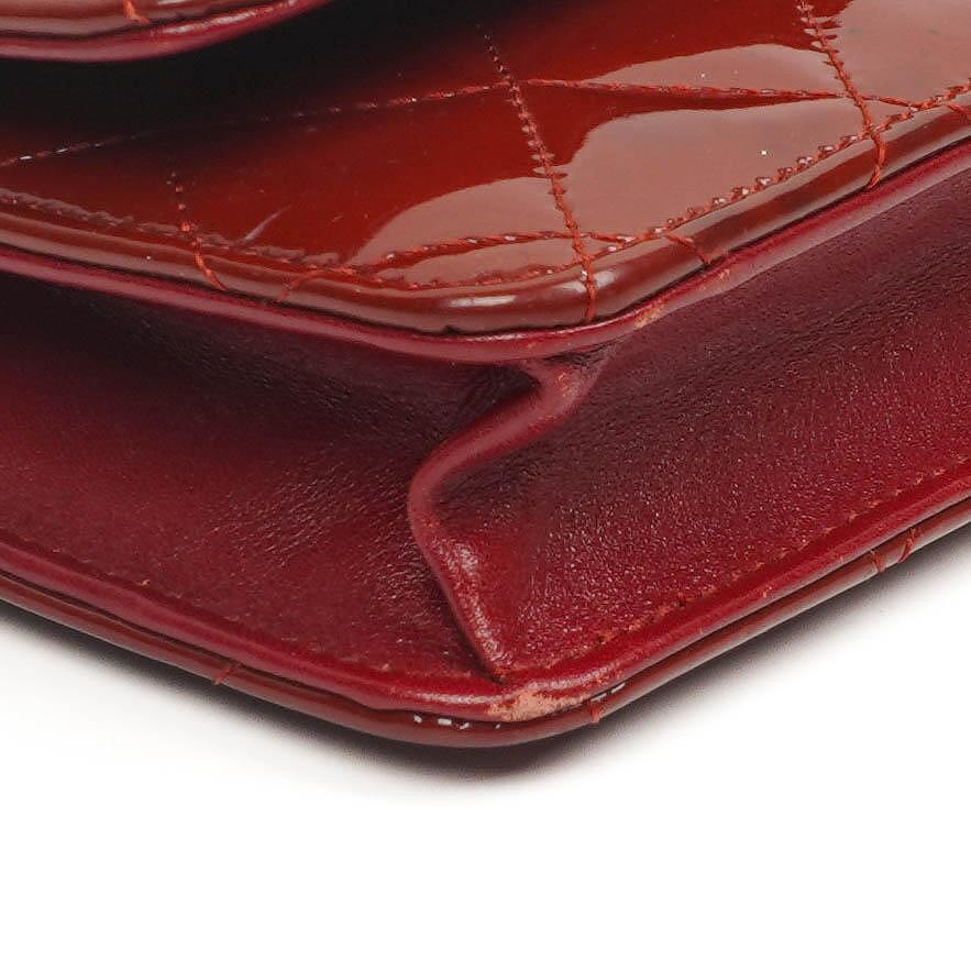 Chanel Lack Gepolsterte Geldbörse mit Kette WOC Rot