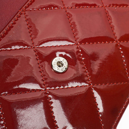 Chanel Lack Gepolsterte Geldbörse mit Kette WOC Rot