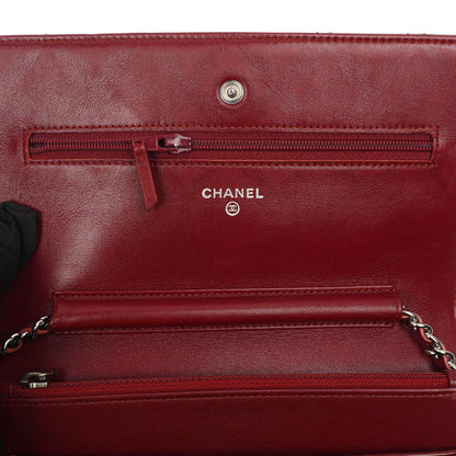 Chanel Lack Gepolsterte Geldbörse mit Kette WOC Rot