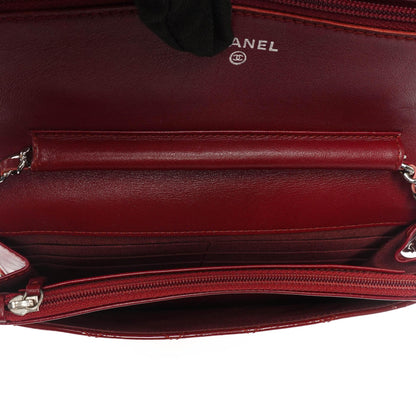 Chanel Lack Gepolsterte Geldbörse mit Kette WOC Rot
