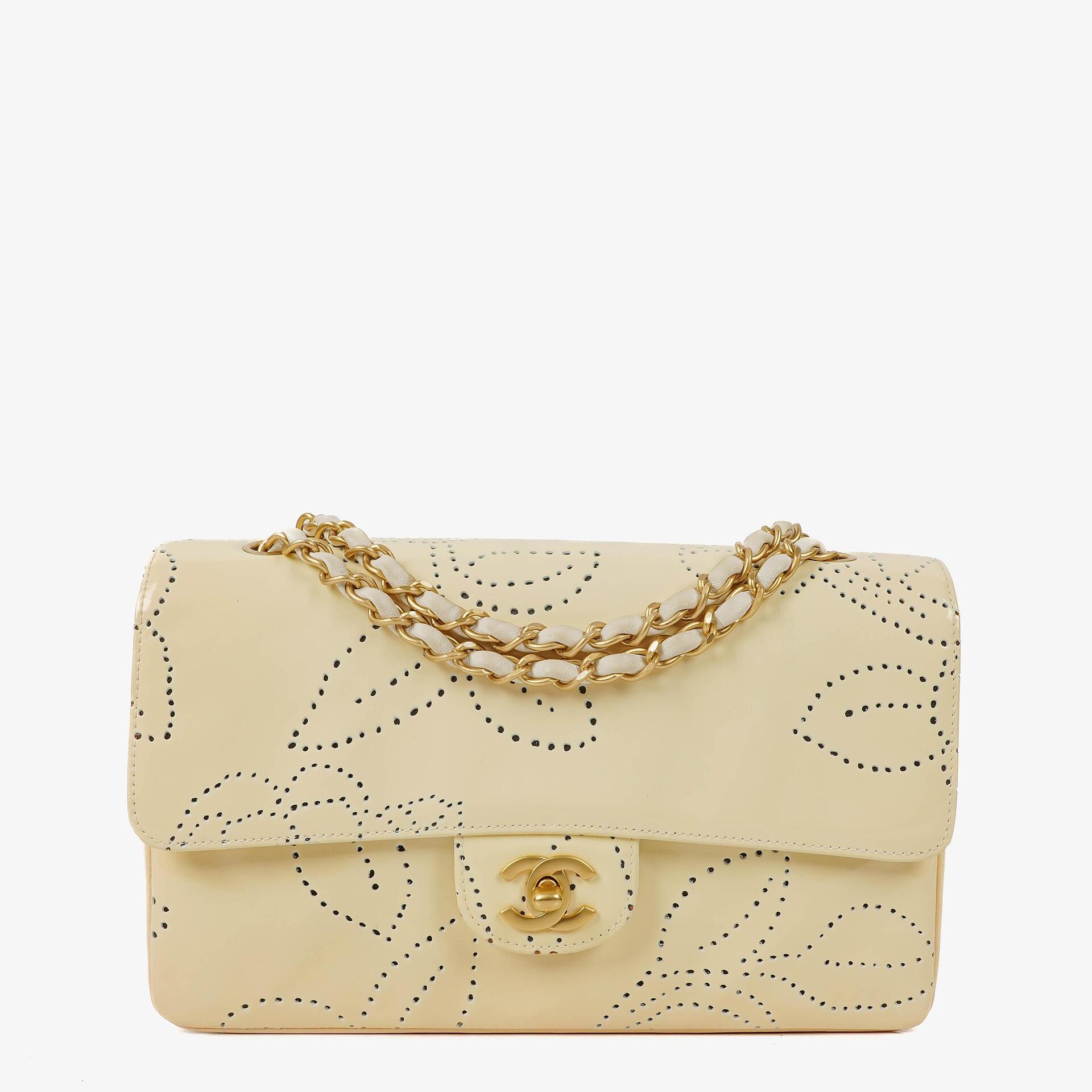 Chanel Perforierte Camellia Klappentasche