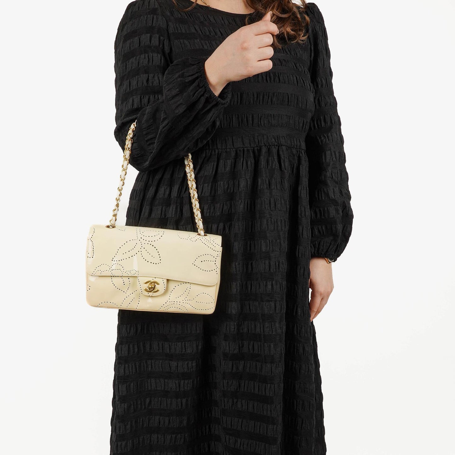 Chanel Perforierte Camellia Klappentasche