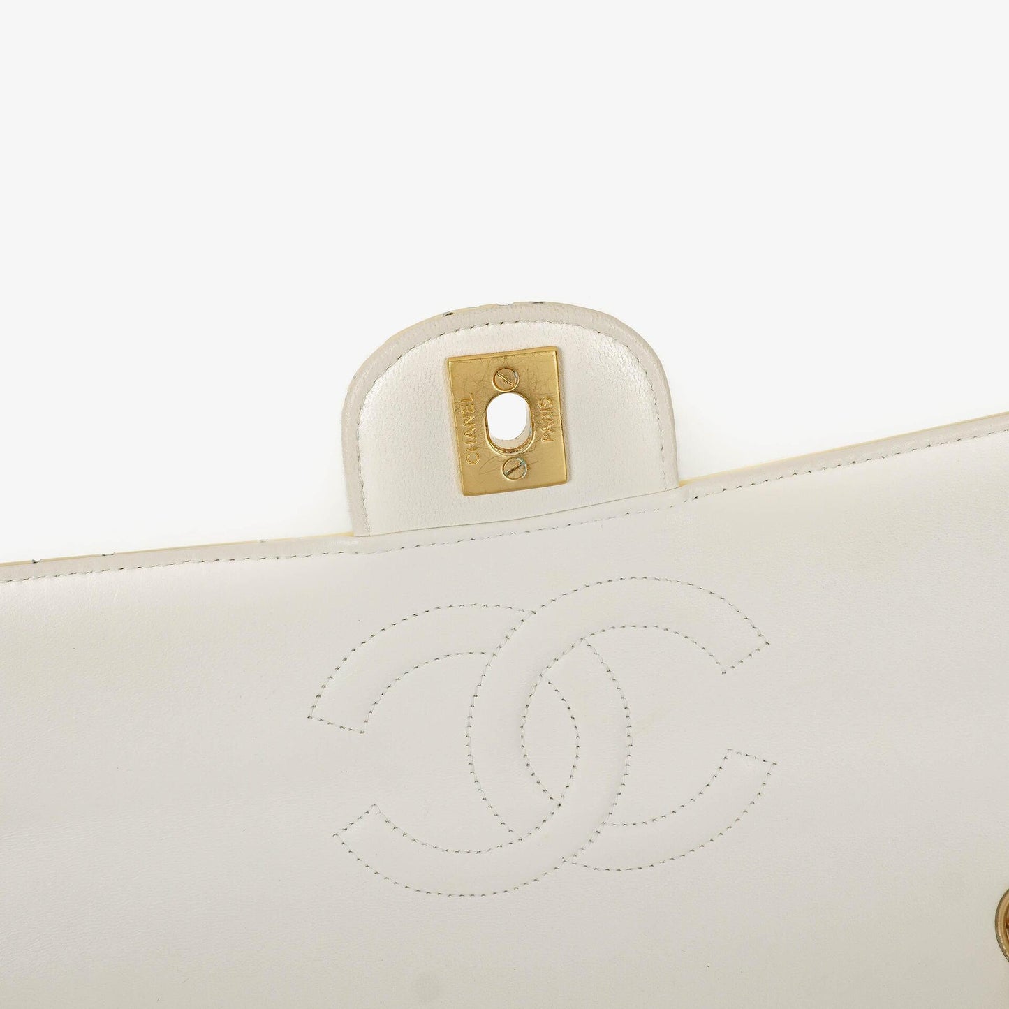 Chanel Perforierte Camellia Klappentasche