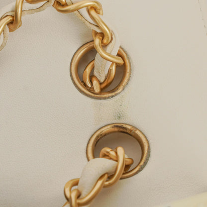 Chanel Perforierte Camellia Klappentasche