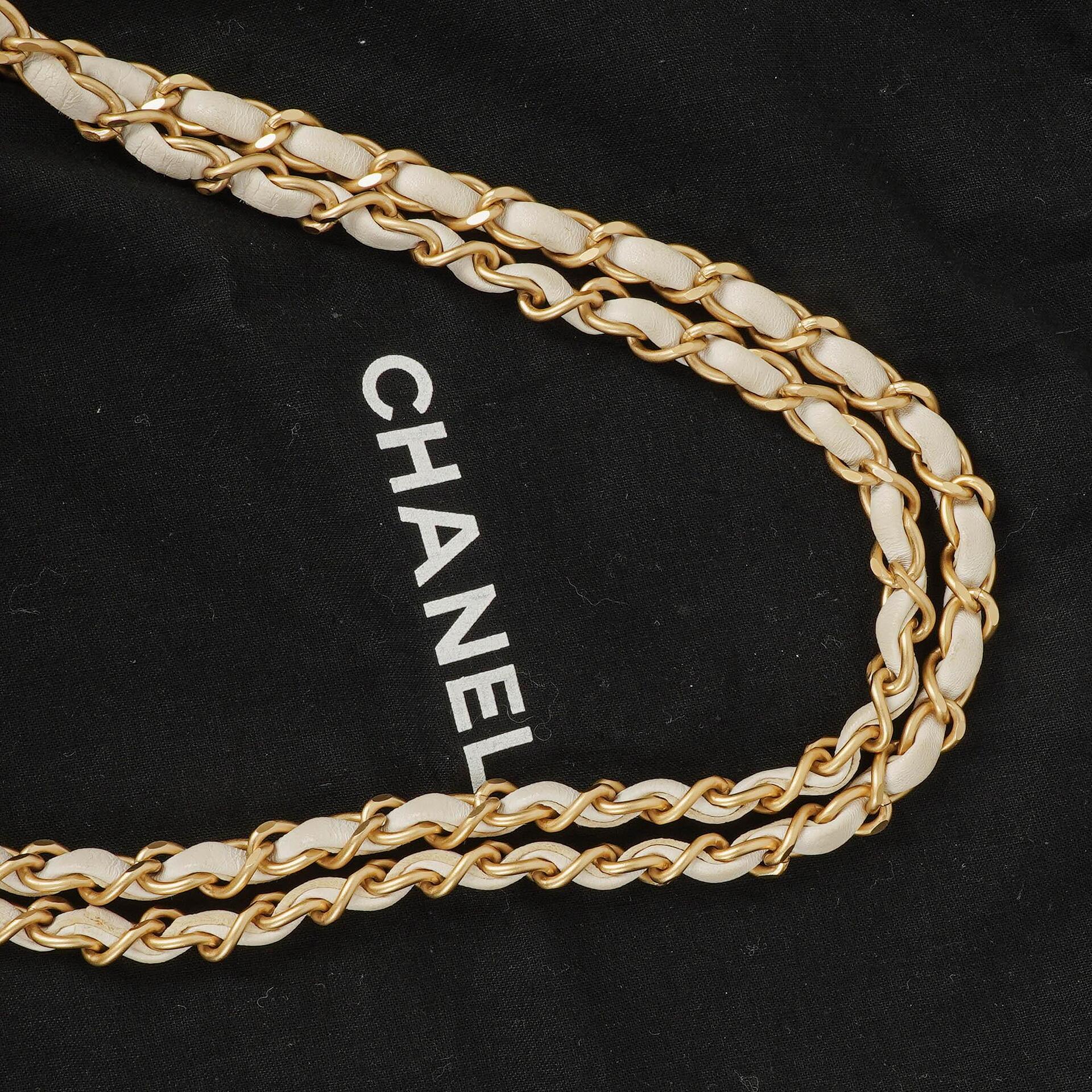 Chanel Perforierte Camellia Klappentasche