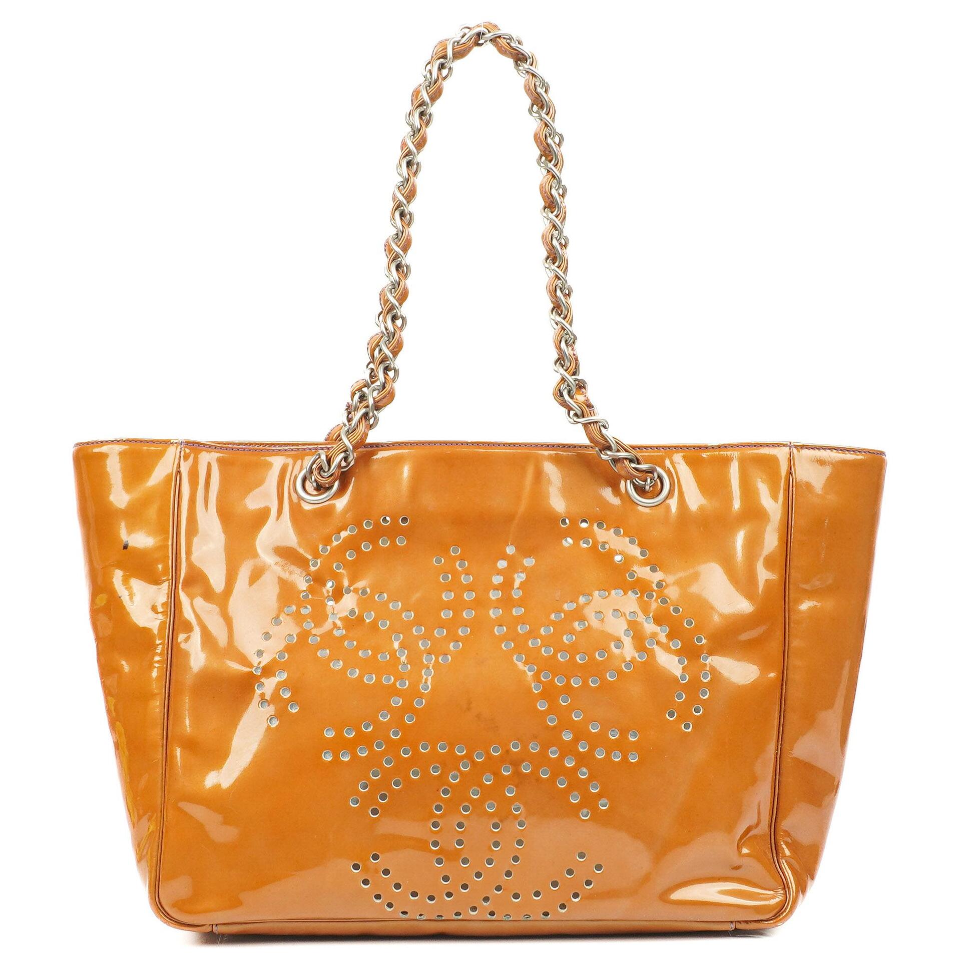 Chanel Perforated CC Shopping Tote aus Lackleder, 2000-2002