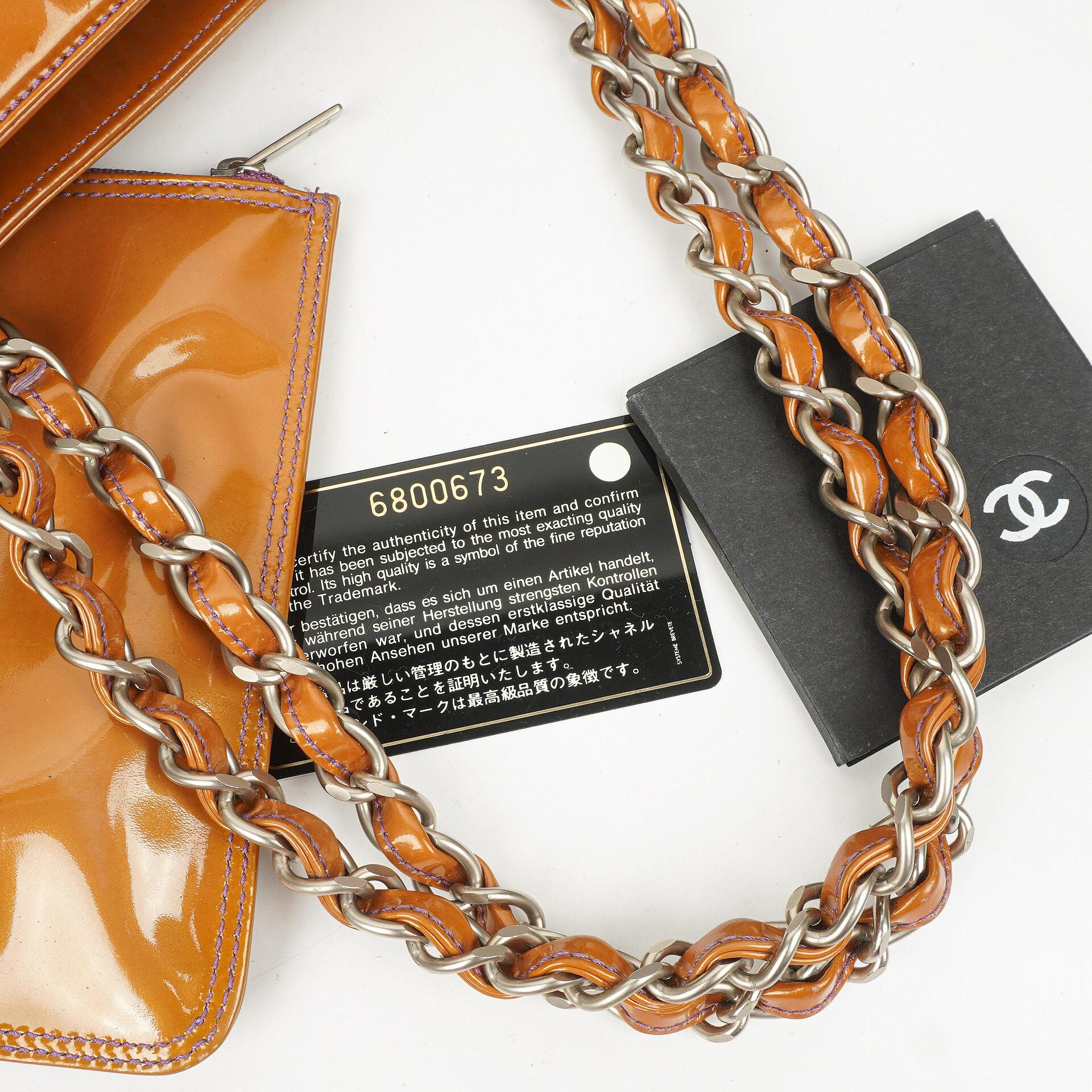 Chanel Perforated CC Shopping Tote aus Lackleder, 2000-2002