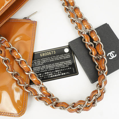Chanel Perforated CC Shopping Tote aus Lackleder, 2000-2002