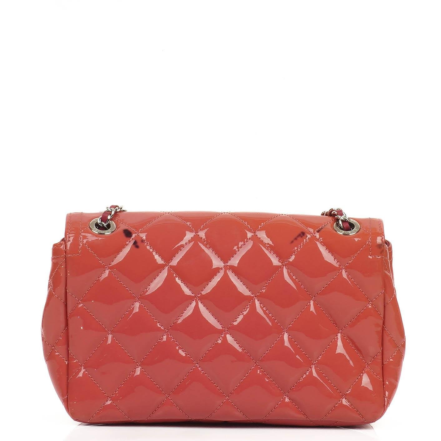 Chanel Classic Mini Flap Tasche aus rosa Lackkalbsleder