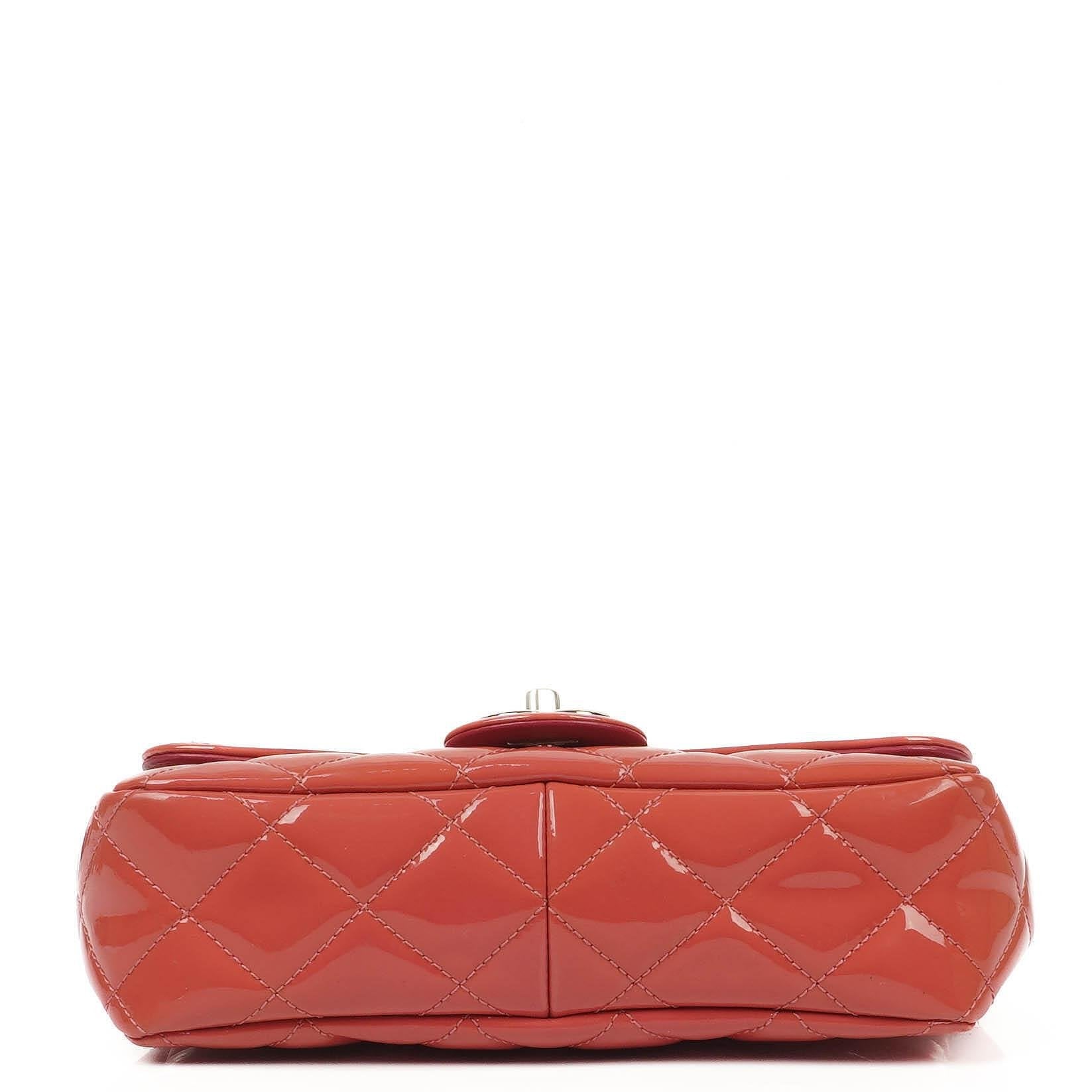 Chanel Classic Mini Flap Tasche aus rosa Lackkalbsleder
