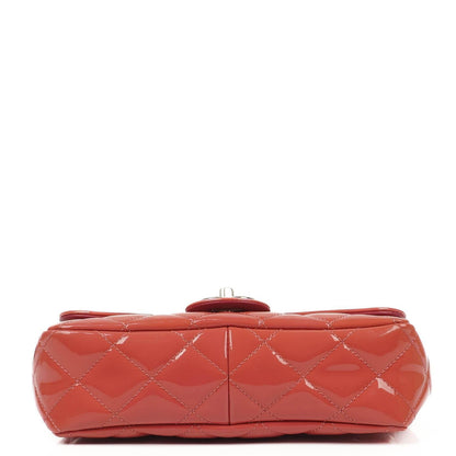 Chanel Classic Mini Flap Tasche aus rosa Lackkalbsleder