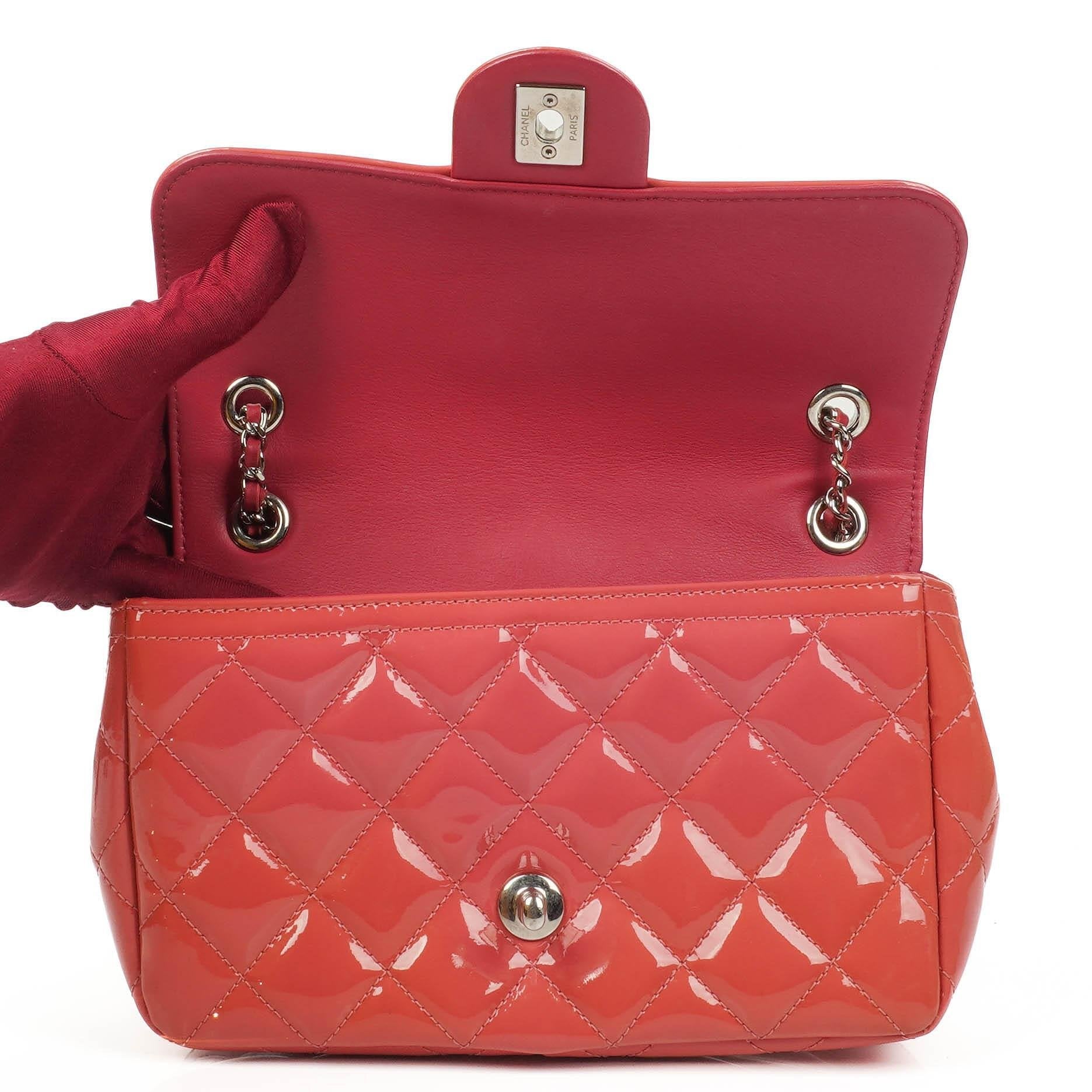 Chanel Classic Mini Flap Tasche aus rosa Lackkalbsleder
