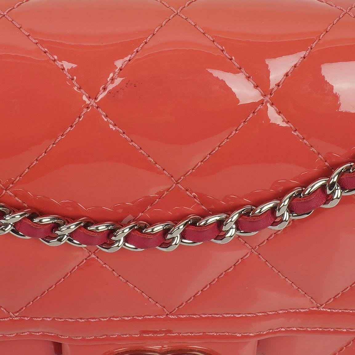 Chanel Classic Mini Flap Tasche aus rosa Lackkalbsleder