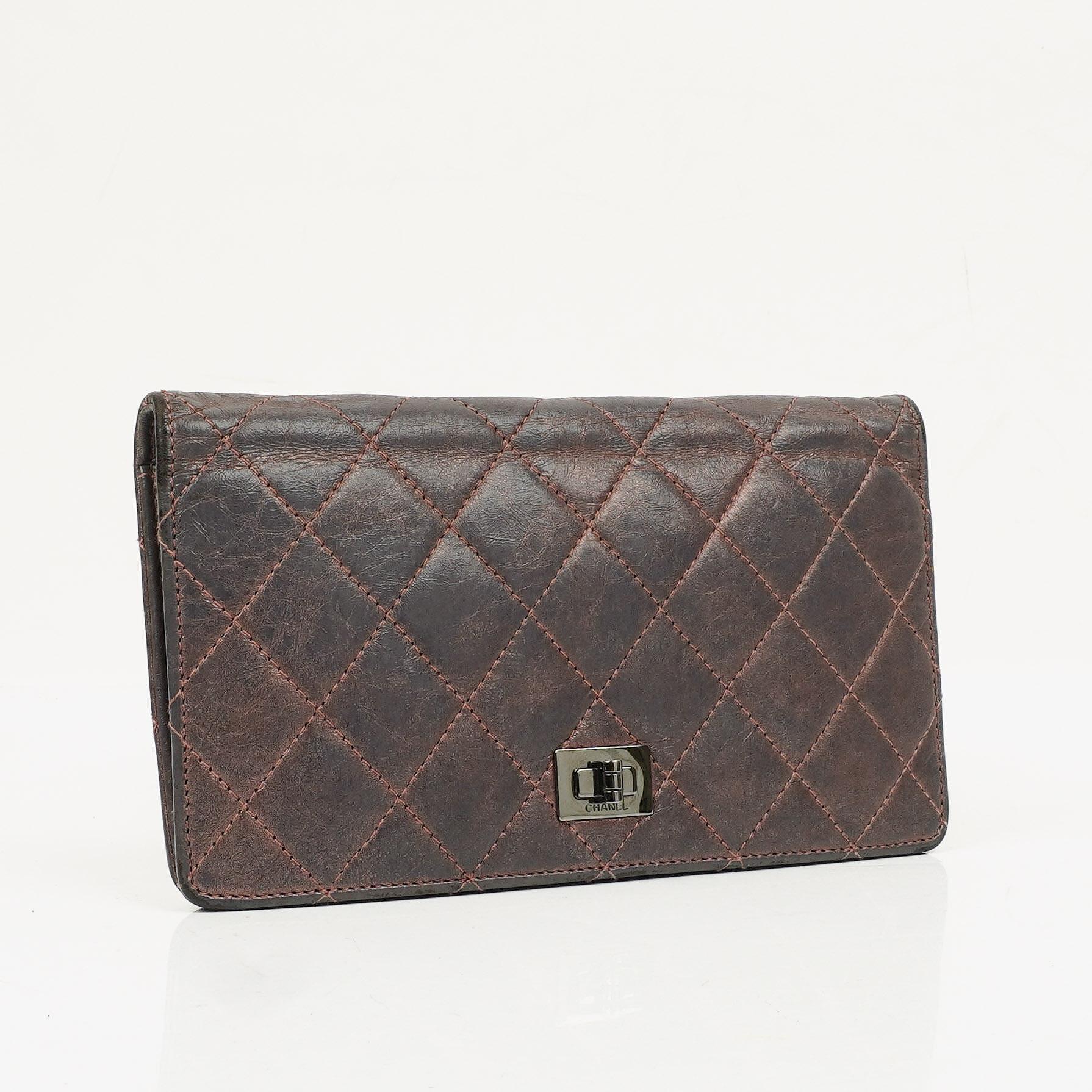 Chanel Lila Stepp-Altes Kalbsleder Reissue 2.55 Yen Geldbörse