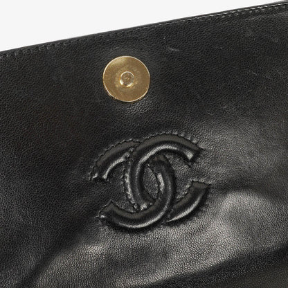 Chanel Vintage Tassel Flap Tasche aus schwarzem gestepptem Lammleder