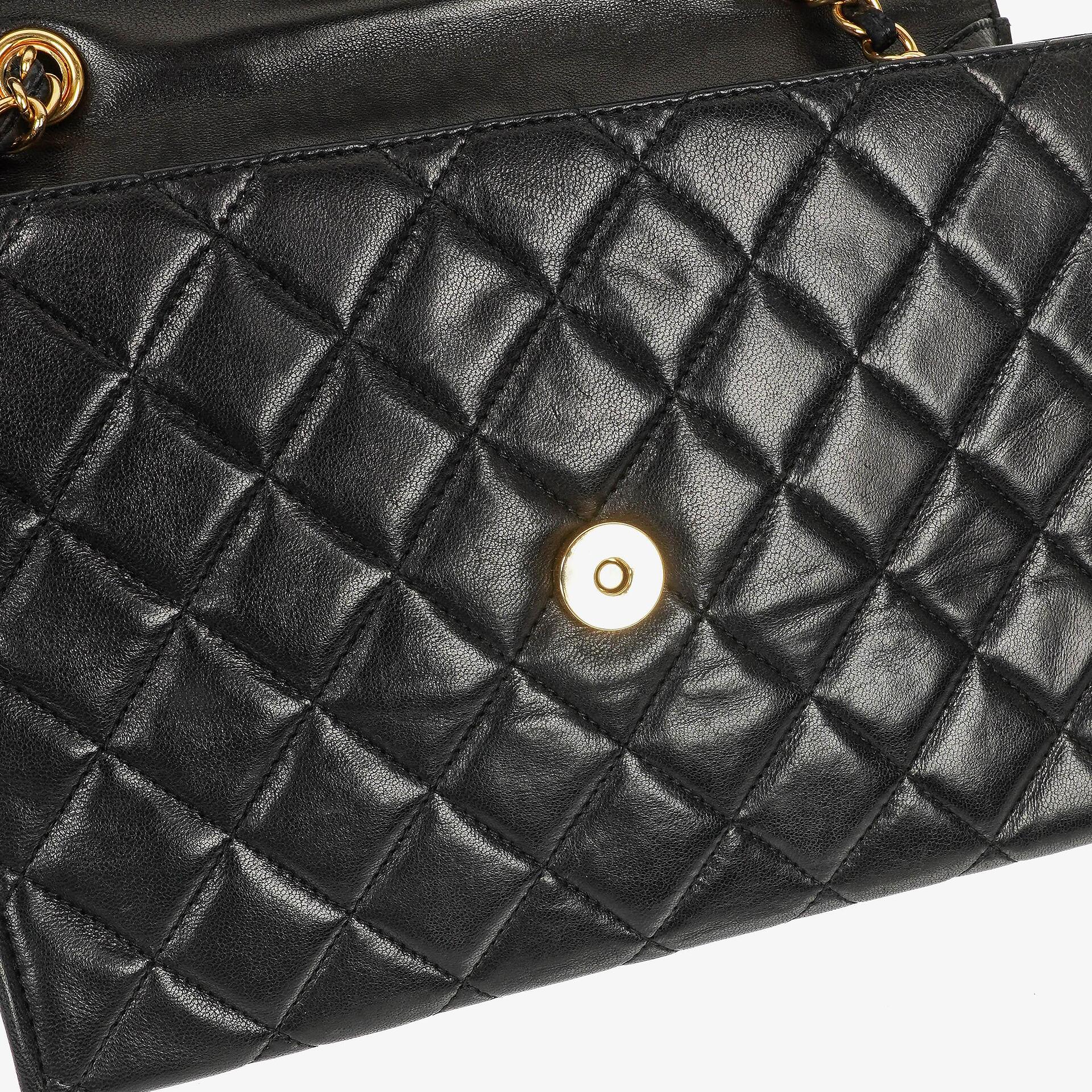 Chanel Vintage Tassel Flap Tasche aus schwarzem gestepptem Lammleder