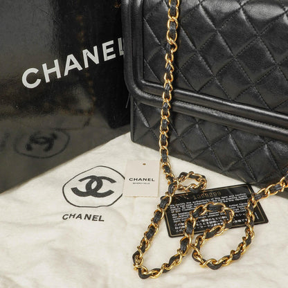 Chanel Vintage Tassel Flap Tasche aus schwarzem gestepptem Lammleder
