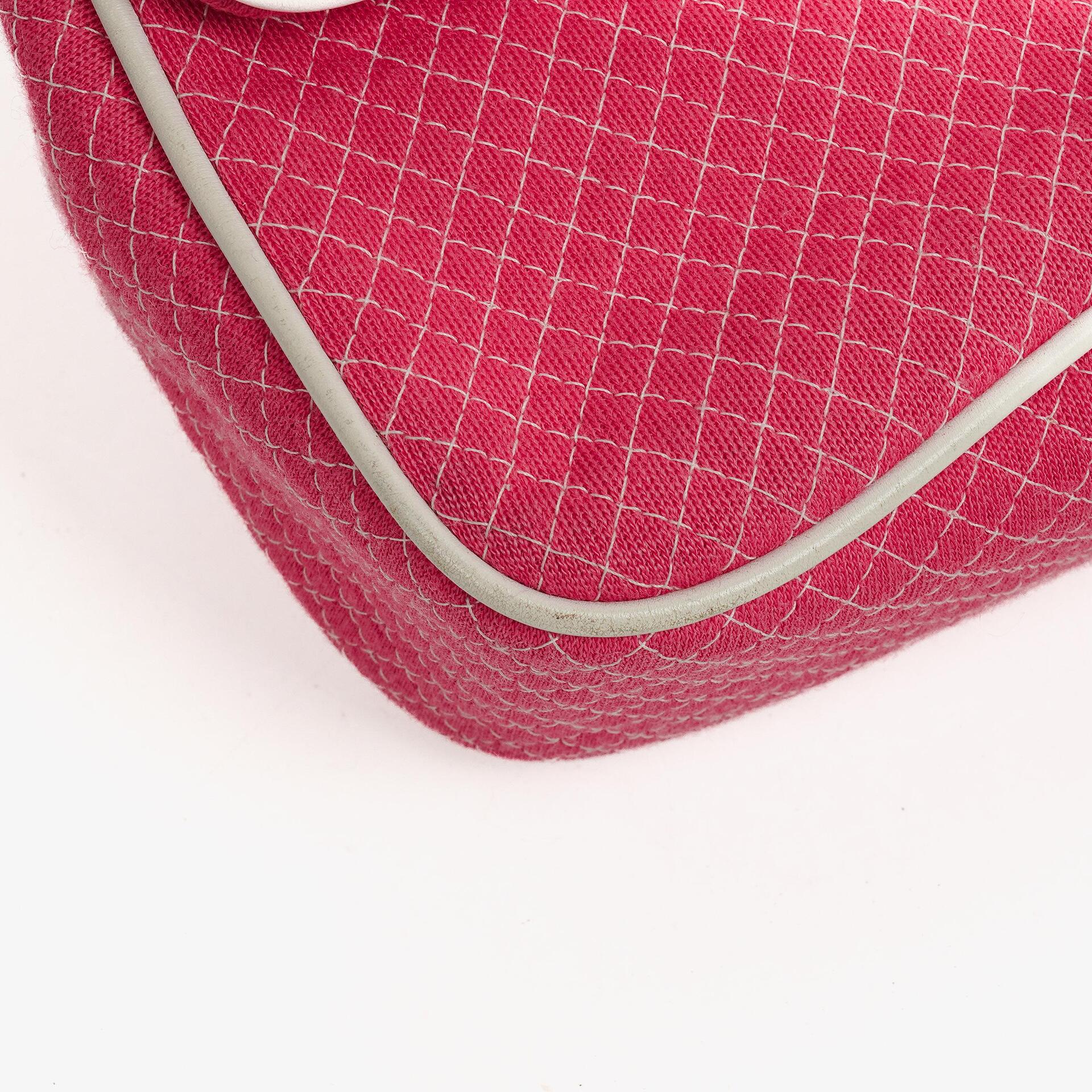 Chanel Single Flap Bag aus gestepptem Jersey in Pink und Weiß