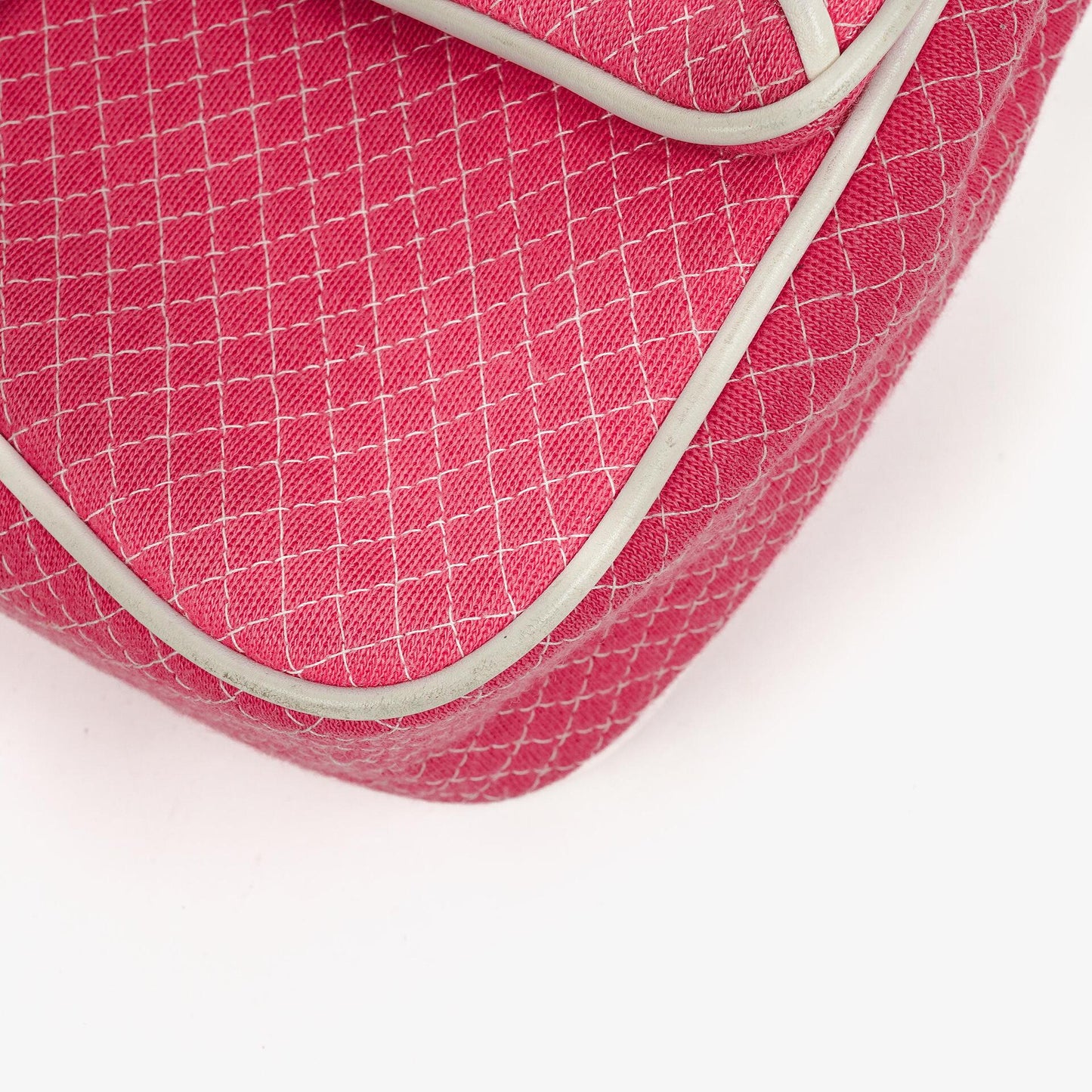 Chanel Single Flap Bag aus gestepptem Jersey in Pink und Weiß