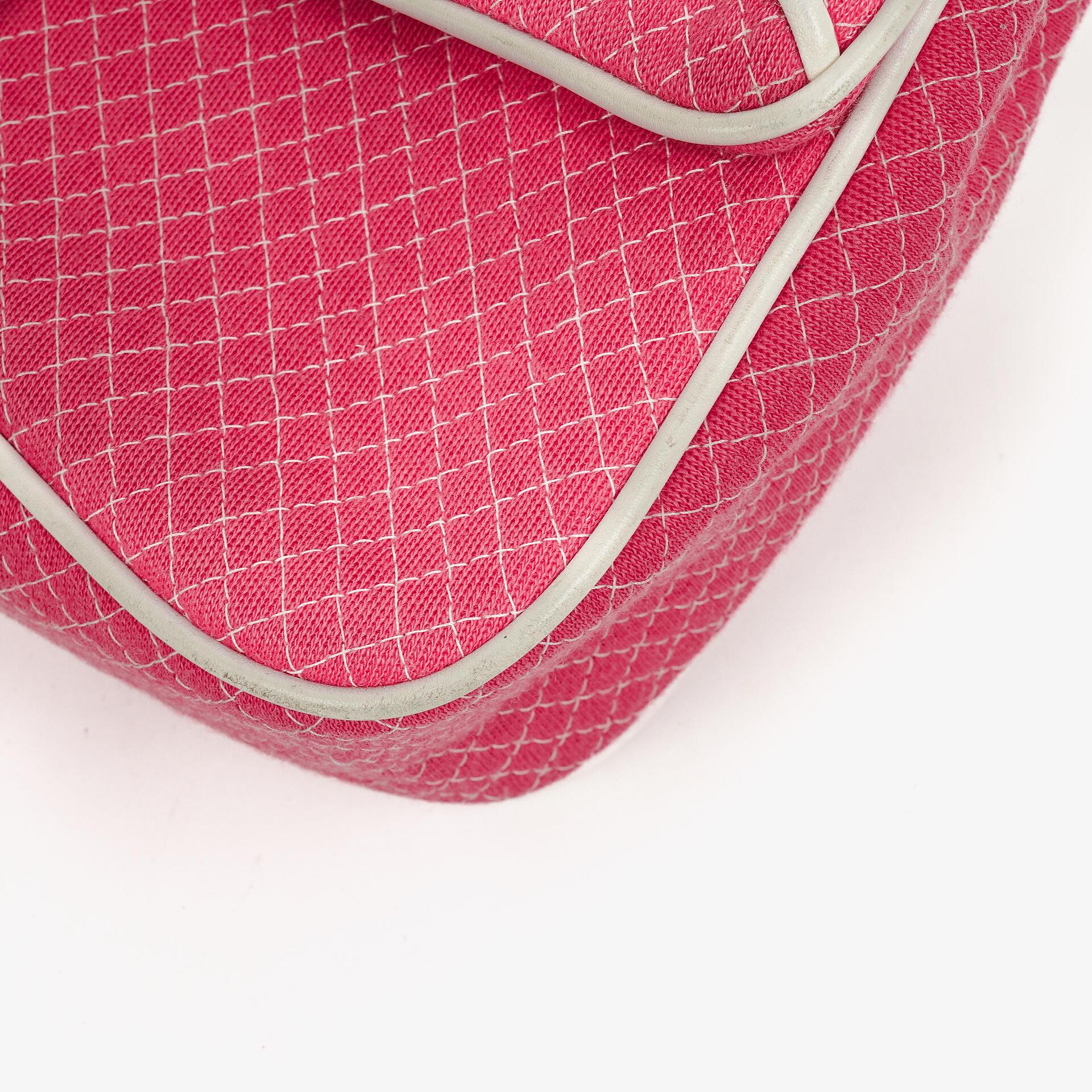 Chanel Single Flap Bag aus gestepptem Jersey in Pink und Weiß