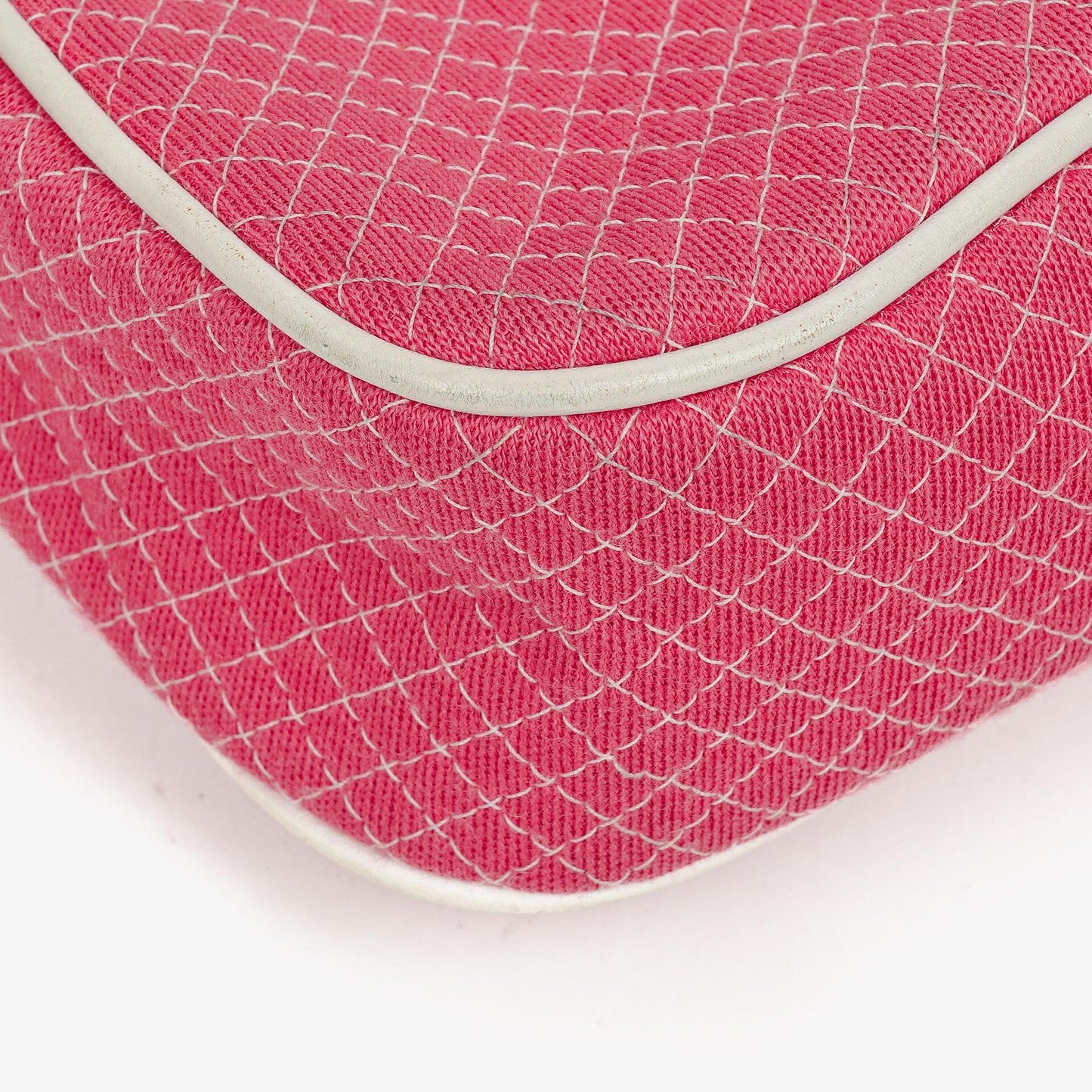Chanel Single Flap Bag aus gestepptem Jersey in Pink und Weiß