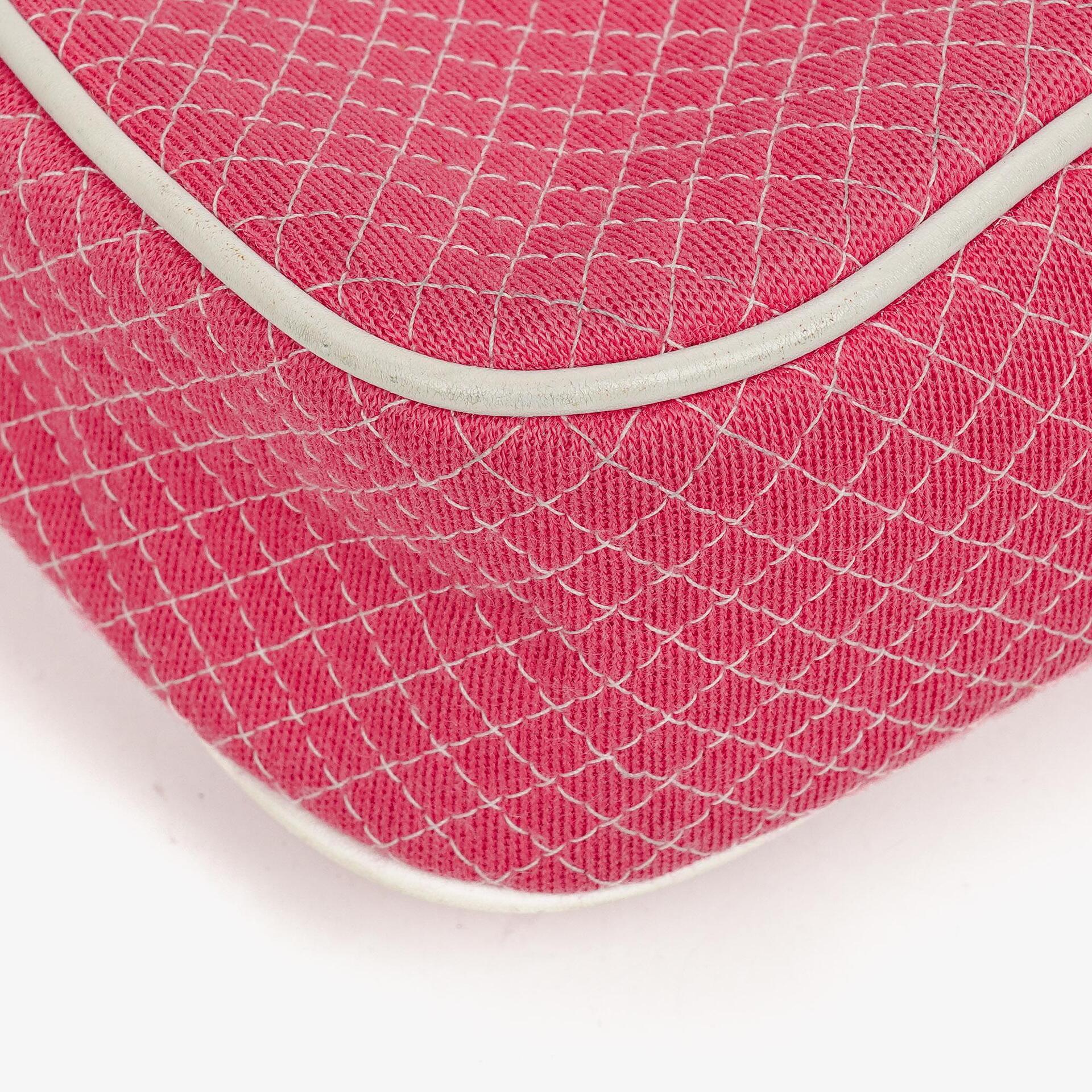 Chanel Single Flap Bag aus gestepptem Jersey in Pink und Weiß