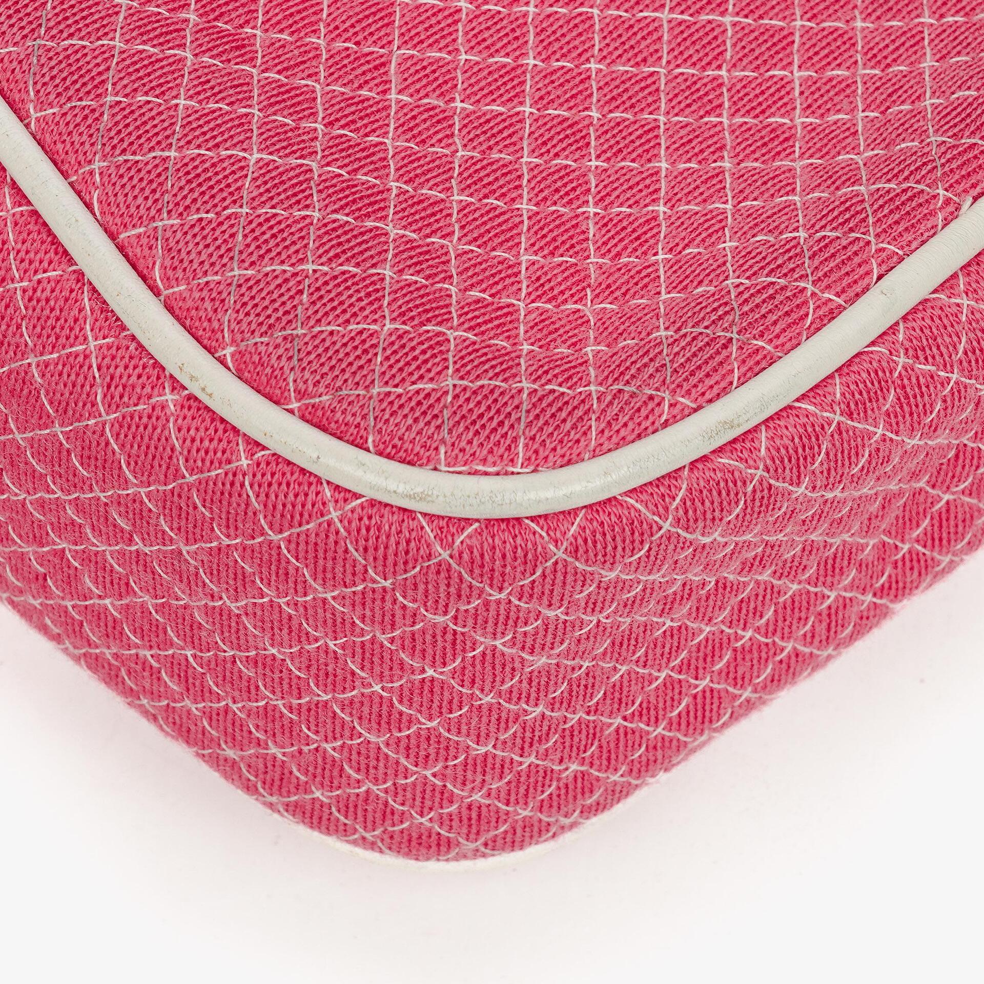 Chanel Single Flap Bag aus gestepptem Jersey in Pink und Weiß