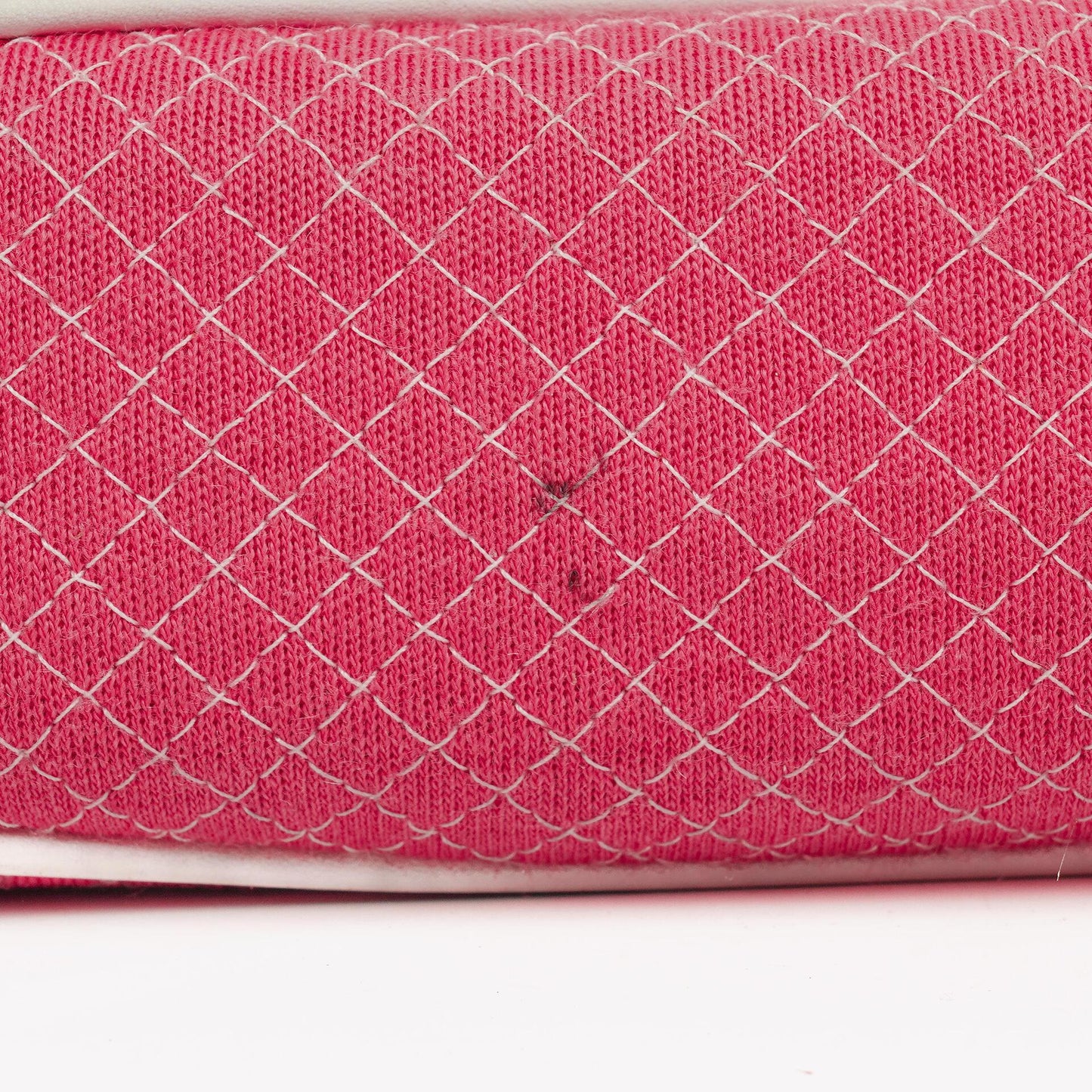 Chanel Single Flap Bag aus gestepptem Jersey in Pink und Weiß