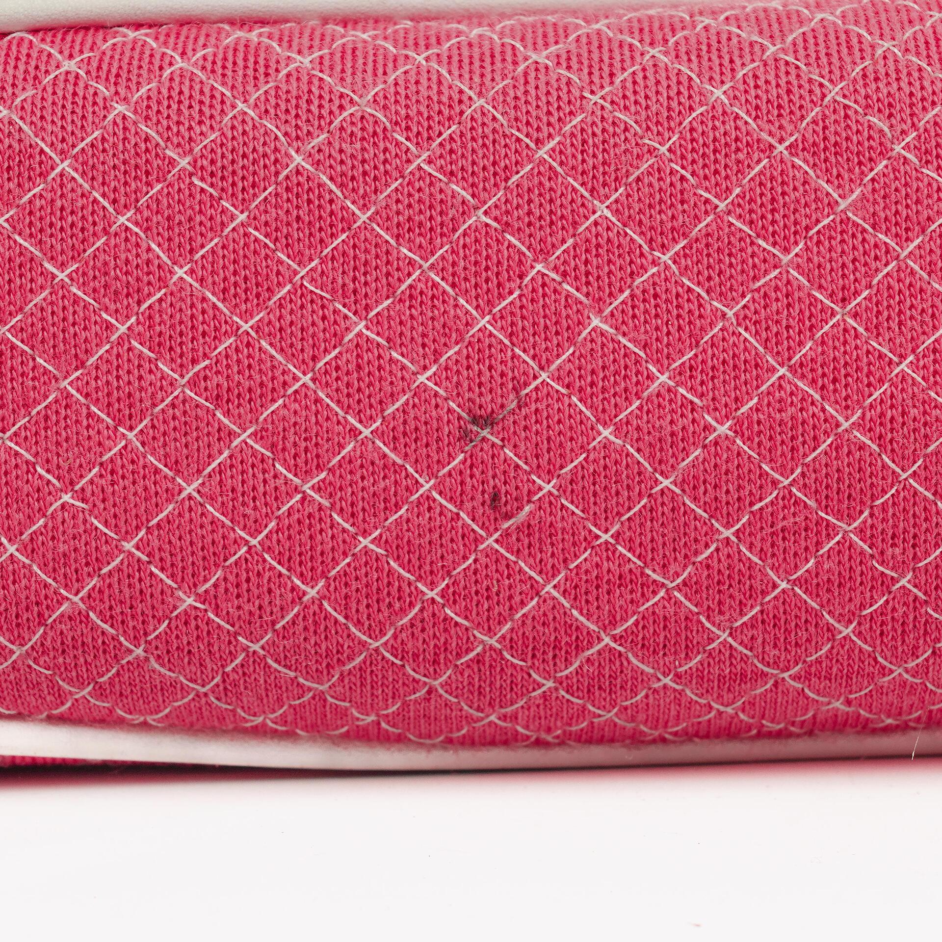 Chanel Single Flap Bag aus gestepptem Jersey in Pink und Weiß