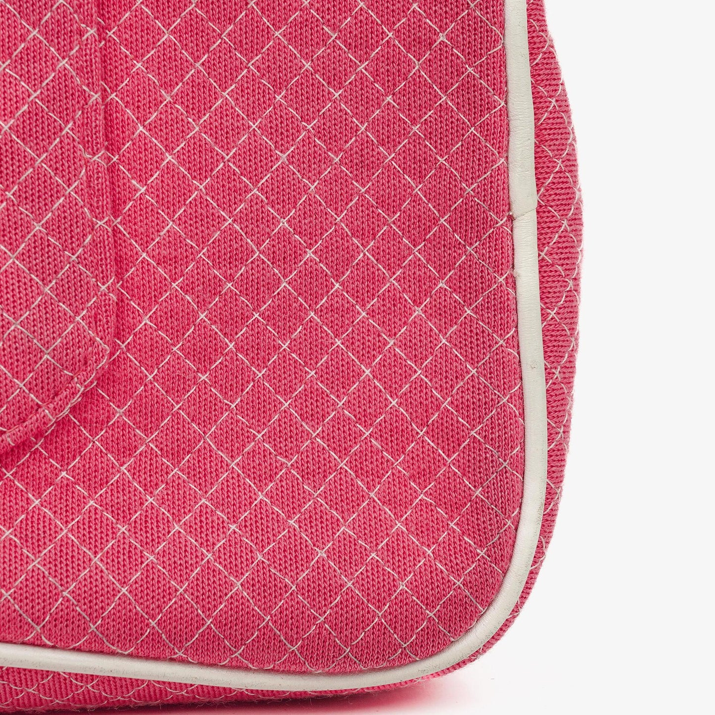 Chanel Single Flap Bag aus gestepptem Jersey in Pink und Weiß