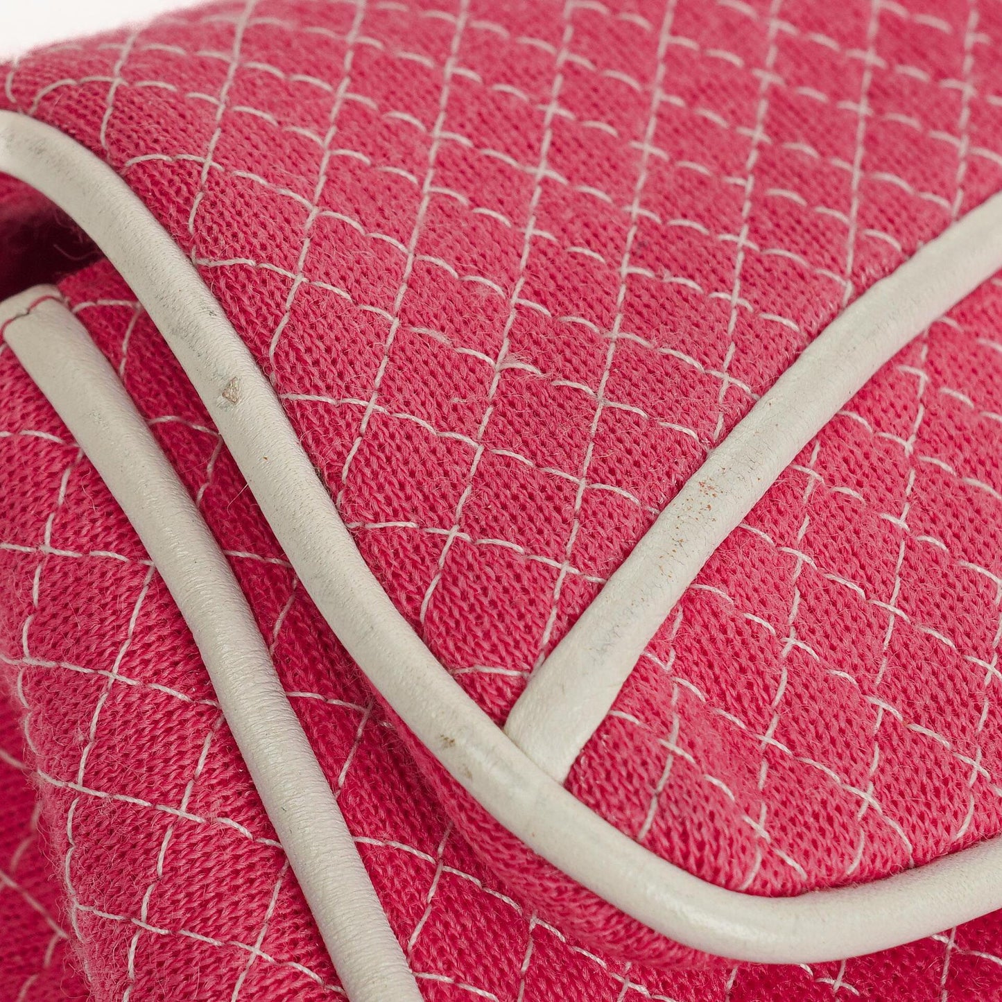 Chanel Single Flap Bag aus gestepptem Jersey in Pink und Weiß