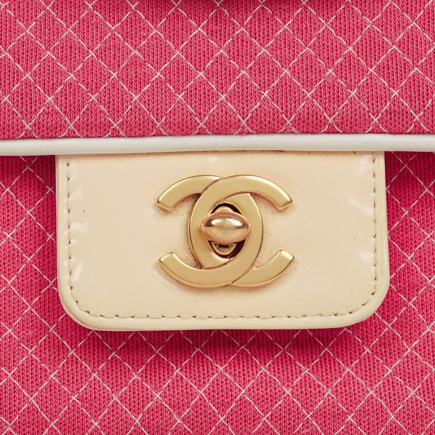 Chanel Single Flap Bag aus gestepptem Jersey in Pink und Weiß