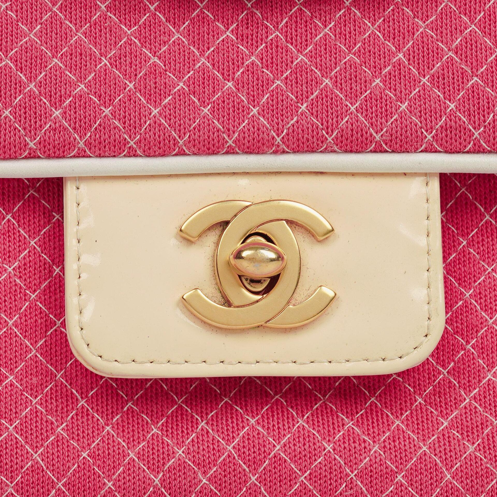 Chanel Single Flap Bag aus gestepptem Jersey in Pink und Weiß