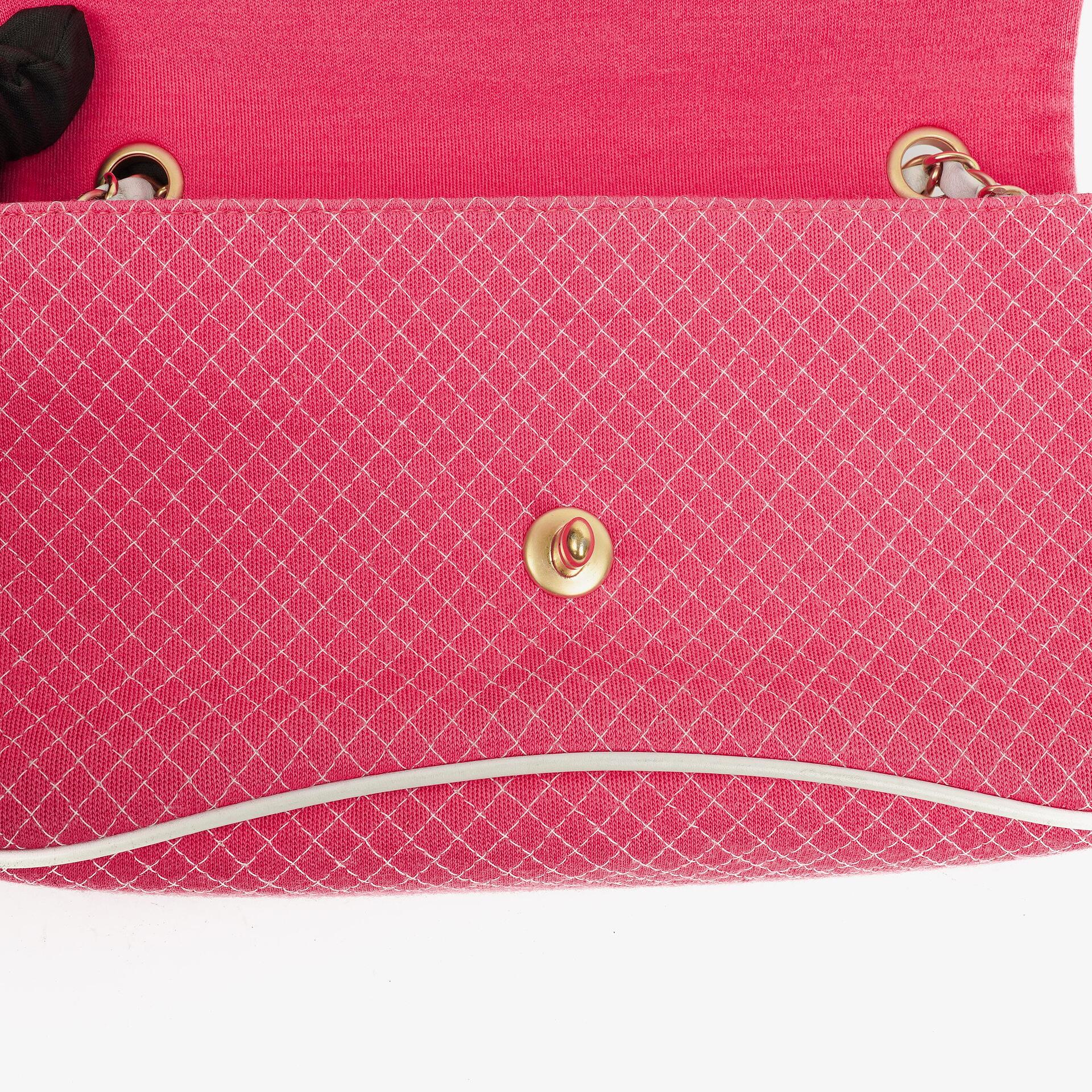Chanel Single Flap Bag aus gestepptem Jersey in Pink und Weiß