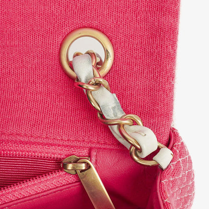 Chanel Single Flap Bag aus gestepptem Jersey in Pink und Weiß