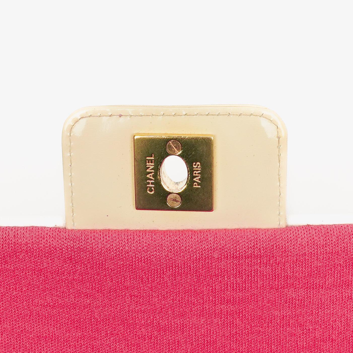 Chanel Single Flap Bag aus gestepptem Jersey in Pink und Weiß