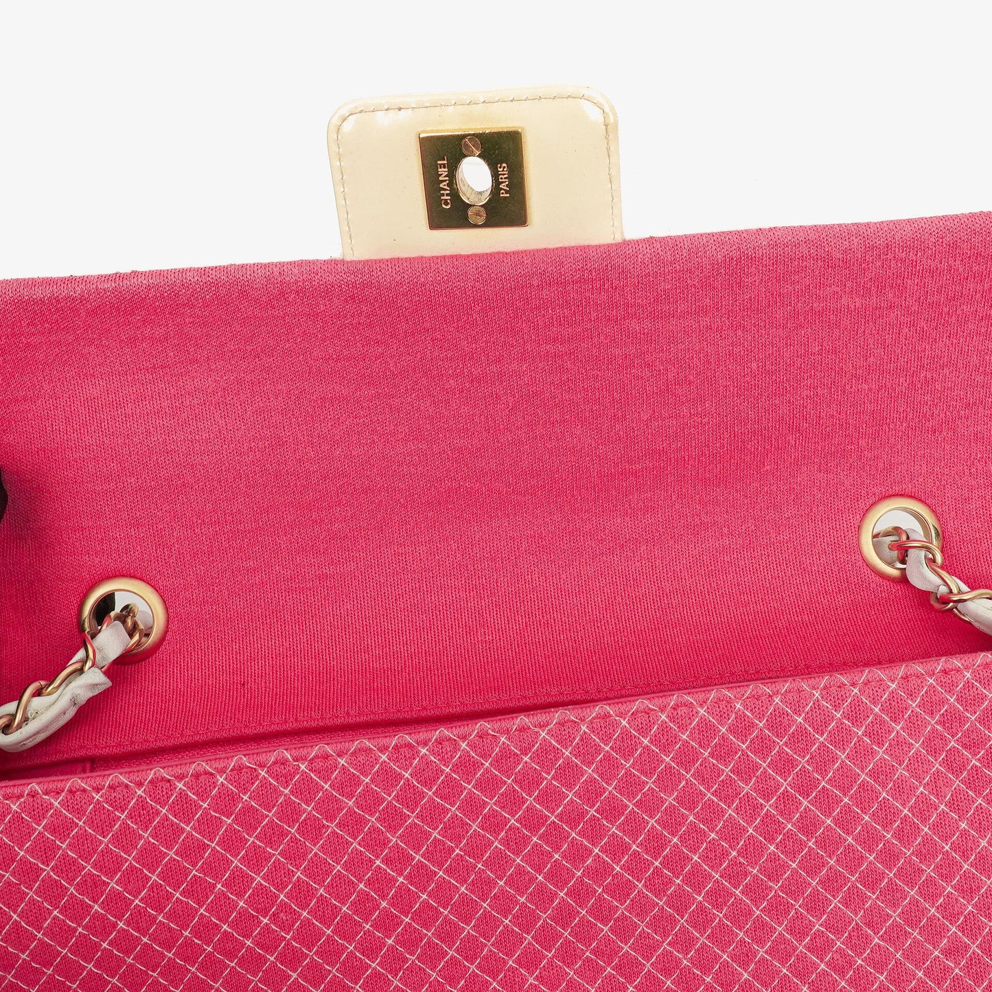 Chanel Single Flap Bag aus gestepptem Jersey in Pink und Weiß