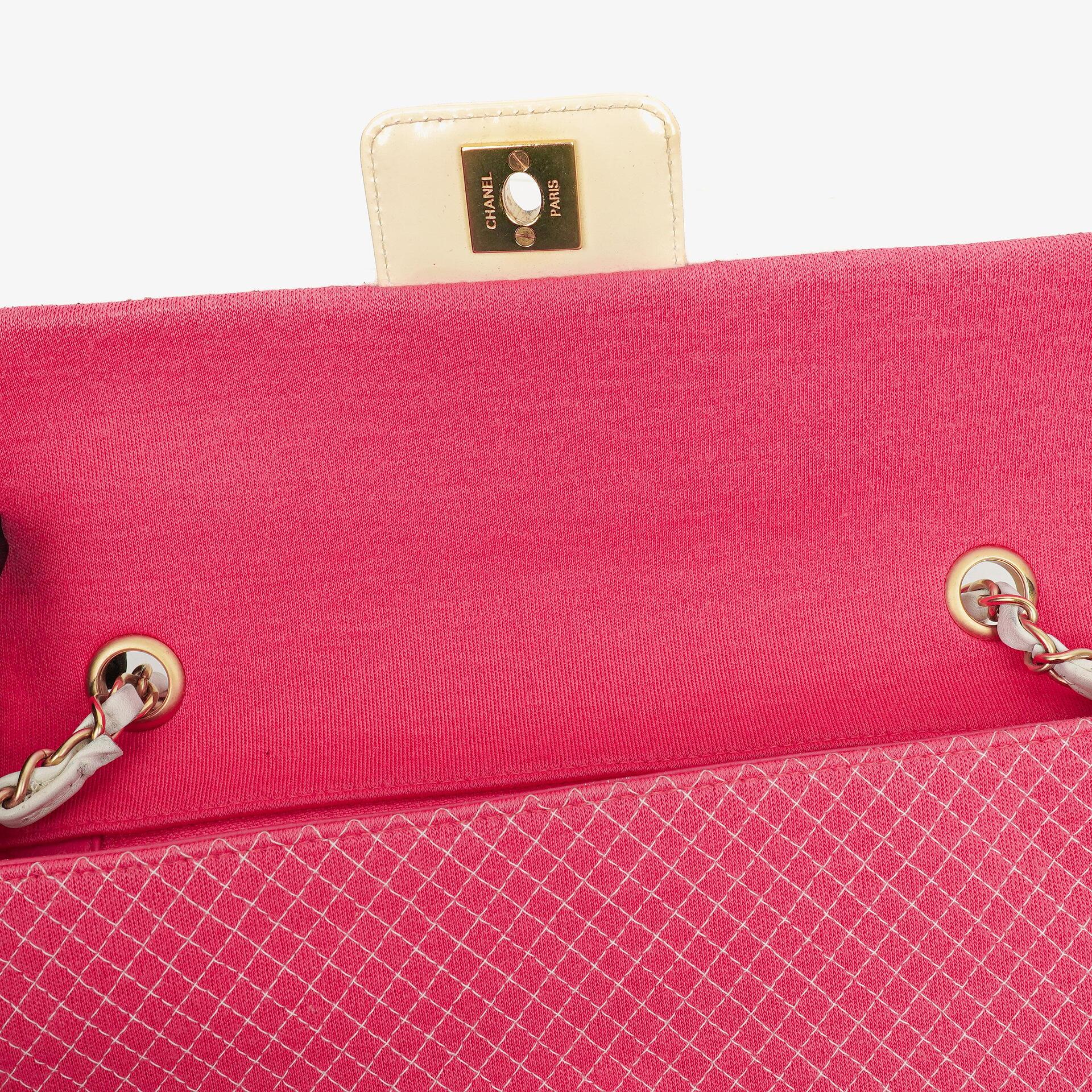 Chanel Single Flap Bag aus gestepptem Jersey in Pink und Weiß