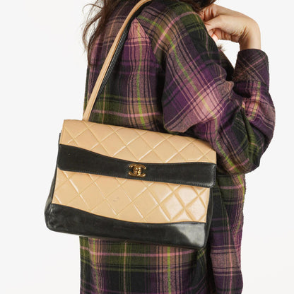 Chanel Gestepptes Lammleder Beige Schwarz Single Flap