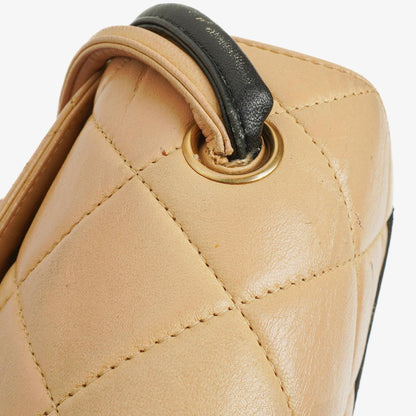 Chanel Gestepptes Lammleder Beige Schwarz Single Flap