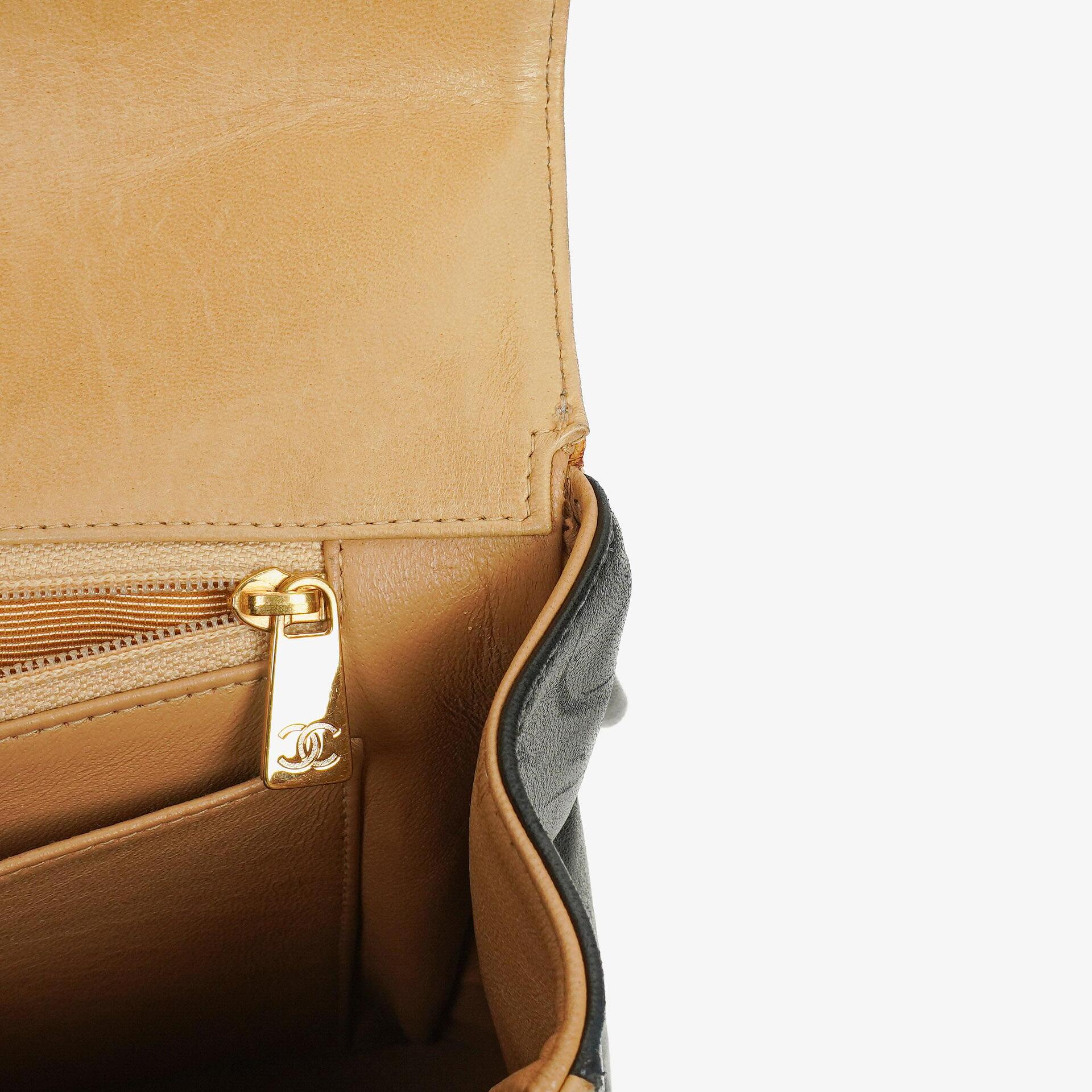 Chanel Gestepptes Lammleder Beige Schwarz Single Flap