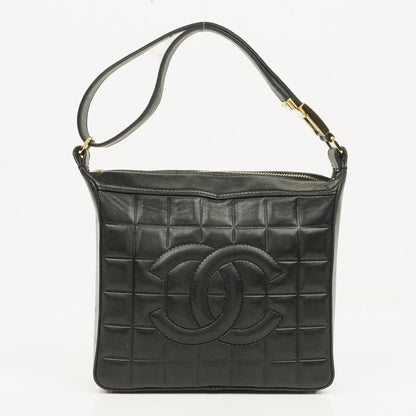 Chanel Chocolate Bar Schultertasche aus schwarzem gestepptem Lammleder