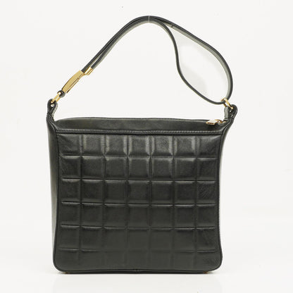 Chanel Chocolate Bar Schultertasche aus schwarzem gestepptem Lammleder
