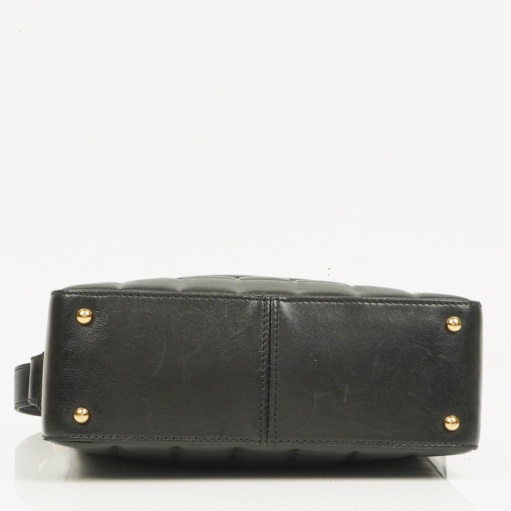 Chanel Chocolate Bar Schultertasche aus schwarzem gestepptem Lammleder